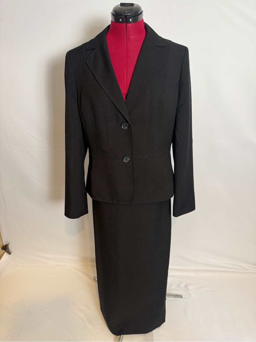 Le Suit Skirt Suit Woman's Size 8 Black 2-Piece Set Blazer & Skirt